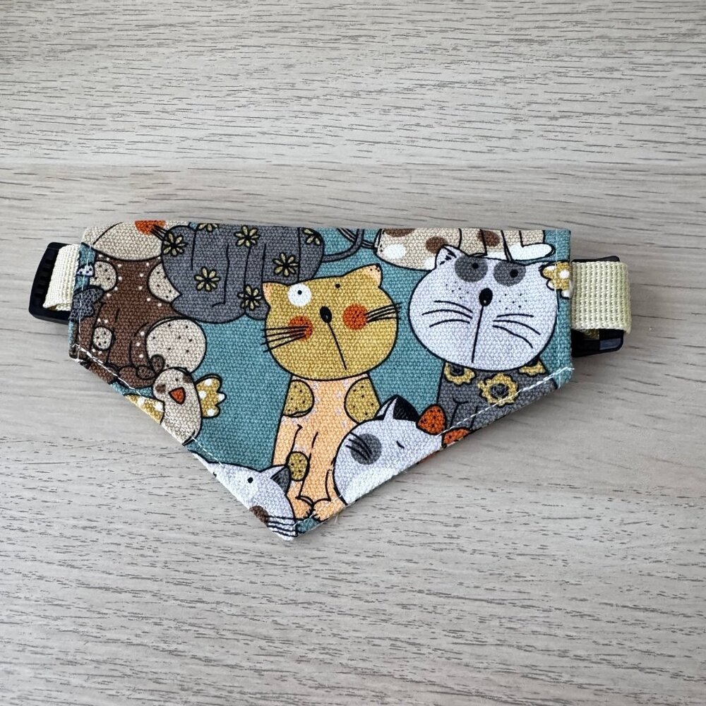 Quirky Cat Bandana Collar Adjustable Dog Bandana Size M | Small and Medium Pets